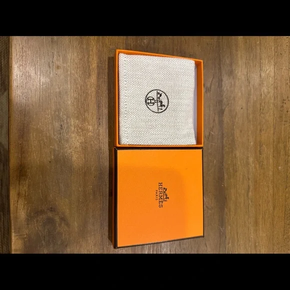 Hermès Uni Black and Gold Bangle - Picture 4 of 6